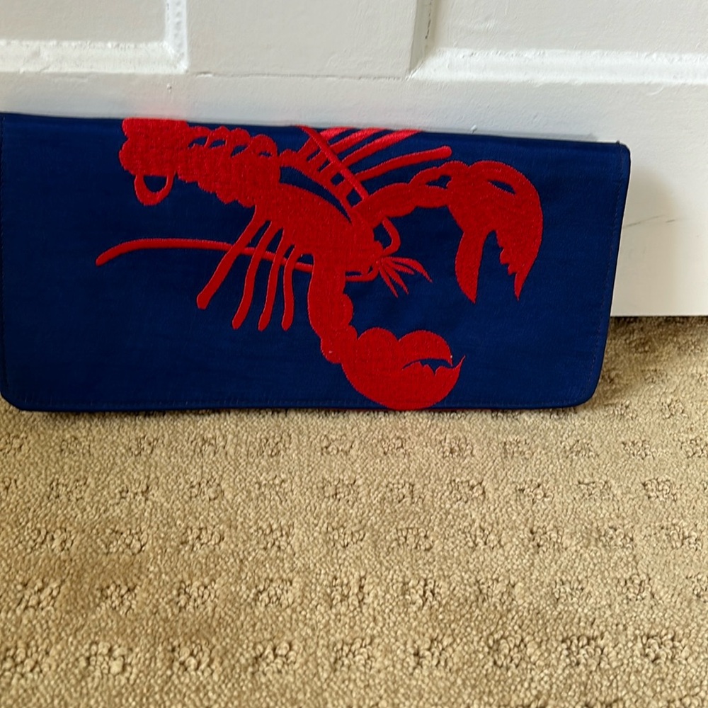 Adorable “Lobster Clutch!”